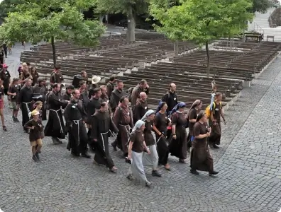 Zarándoklat szerzetesek vezetésével