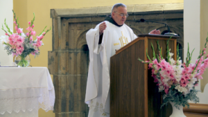 „Uram, te mindent tudsz, azt is tudod, hogy szeretlek” – Weinrauch Márió OFM ezüstmiséje a nagyszőlősi Urunk Mennybemenetele plébániatemplomban